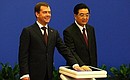 С Председателем КНР Ху Цзиньтао на церемонии завершения строительства нефтепровода Россия — Китай.