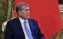 Президент Киргизии Алмазбек Атамбаев во время российско-киргизских переговоров в узком составе.