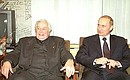 С художественным руководителем Театра на Таганке Юрием Любимовым во время встречи в его рабочем кабинете.