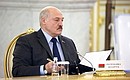 Президент Белоруссии Александр Лукашенко в ходе подписания документов по итогам саммита ОДКБ. Фото ТАСС