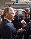 Владимир Путин посетил избирательный участок №2151 на юго-западе Москвы и проголосовал на выборах мэра столицы.