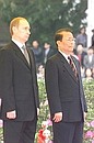 President Putin at a welcoming ceremony with Vietnamese President Tran Duc Luong.