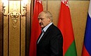 Президент Белоруссии Александр Лукашенко перед началом российско-белорусских переговоров с участием членов делегаций.