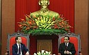 С Генеральным секретарем центрального комитета коммунистической партии Вьетнама Нонг Дык Манем.