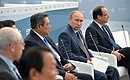 На встрече лидеров «большой двадцатки» с представителями деловых кругов и профсоюзов «Группы двадцати». Фотохост-агентство G20 Russia