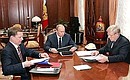 С Первым заместителем Председателя Правительства Сергеем Ивановым (слева) и руководителем Федерального космического агентства Анатолием Перминовым.