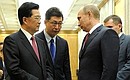 Перед началом российско-китайских переговоров в расширенном составе. С Председателем Китайской Народной Республики Ху Цзиньтао.
