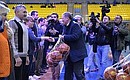 Сергей Иванов вручил учителям физкультуры средних школ Ульяновской области комплекты баскетбольных мячей с символикой Школьной баскетбольной лиги «КЭС-Баскет».
