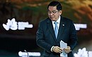 Вице-президентом Мьянмы Ньоу Со на пленарном заседании XI Восточного экономического форума. Фото: Владимир Смирнов, ТАСС