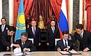 Подписание российско-казахстанских документов.