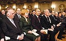 Президенты России и Германии Владимир Путин и Йоханнес Рау с супругами во время выступления Санкт-Петербургского филармонического оркестра под управлением Михаила Плетнева.