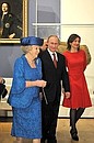 Владимир Путин и Королева Нидерландов Беатрикс осмотрели выставку «Пётр Великий, вдохновенный царь».