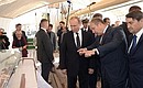 На борту фрегата «Надежда» Владимир Путин ознакомился с модельным рядом макетов судов транспортного флота «Росморпорта» и «Совкомфлота».