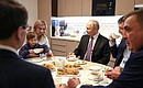 В гостях у семьи Швецовых. Фото: Александр Казаков, РИА Новости