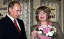 Владимир Путин вручил орден «За заслуги перед Отечеством» IV степени народной артистке России Марине Нееловой.