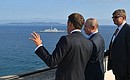 Во время прогулки по официальной резиденции Президента Франции на юге страны – Форт Брегансон. С Президентом Франции Эммануэлем Макроном.