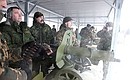 На полигоне «Выстрел» Дмитрий Медведев осмотрел новую колёсную военную технику, а также выставку раритетного стрелкового оружия.