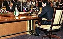 Начало российско-туркменистанских переговоров в расширенном составе.