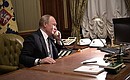 После вертолётной прогулки Артём Пальянов рассказал Владимиру Путину по телефону о своих впечатлениях.