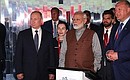 С Премьер-министром Индии Нарендрой Моди во время посещения выставки «Улица Дальнего Востока».