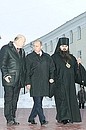 В кремле с губернатором Нижегородской области Валерием Шанцевым и епископом Нижегородским и Арзамасским Георгием.