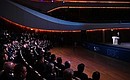 На пленарном заседании Евразийского экономического форума. Фото: Григорий Сысоев, РИА «Новости»