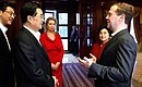 Дмитрий Медведев с супругой Светланой и Председатель КНР Ху Цзиньтао с супругой Лю Юнцин во время встречи в загородной резиденции главы Российского государства.