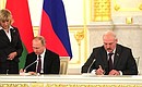 Подписание документов по итогам заседания Высшего Государственного Совета Союзного государства России и Белоруссии.