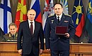 Начальнику штаба – первому заместителю командующего Дальней авиацией ВВС Дмитрию Костюнину присвоено почётное звание «Заслуженный военный лётчик Российской Федерации».