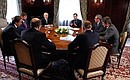 На встрече с главами ряда субъектов Российской Федерации.