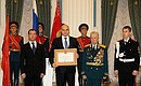 Вручение грамоты о присвоении почётного звания «Город воинской славы» представителям Брянска.