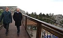 Во время осмотра территории гостиничного комплекса «Мрия». С президентом, председателем правления Сбербанка России Германом Грефом.