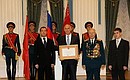 Вручение грамоты о присвоении почётного звания «Город воинской славы» представителям Волоколамска.