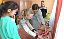 Во время посещения школы-интерната для детей-сирот на Камчатке.