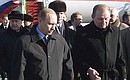 President Putin welcomed by Ukrainian President Leonid Kuchma at the airport.
