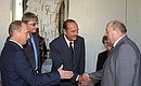 С Президентом Франции Жаком Шираком и постоянным представителем России при Комиссии Европейских сообществ Михаилом Фрадковым.