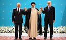 С Президентом Ирана Сейедом Эбрахимом Раиси и Президентом Турции Реджепом Тайипом Эрдоганом (справа). Фото ТАСС