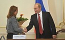 Перед началом заседания Совета по науке и образованию Владимир Путин поздравил помощника Президента Эльвиру Набиуллину с Днём рождения.