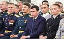 В ходе встречи с выпускниками военных вузов. Помощник Президента Дмитрий Миронов (в центре). Фото: Егор Алеев, ТАСС