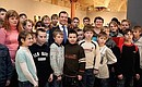 С воспитанниками детского дома № 1 города Иваново на выставке «Лучшие фотографии России – 2009» в центре современного искусства «Винзавод».