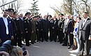Во время посещения мемориального комплекса «Малахов курган» Владимир Путин кратко пообщался с жителями Севастополя.