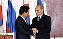 С Президентом Южной Кореи Но Му Хёном по окончании российско-южнокорейского саммита.