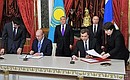В присутствии Владимира Путина и Президента Казахстана Нурсултана Назарбаевы подписан межправительственный меморандум о сотрудничестве в области создания системы экстренного реагирования при авариях.