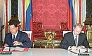 На церемонии подписания совместных российско-венесуэльских документов с Президентом Венесуэлы Уго Чавесом.