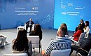 В преддверии Петербургского международного экономического форума Владимир Путин встретился с молодыми предпринимателями, инженерами и учёными – участниками ПМЭФ.