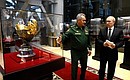 С Министром обороны Сергеем Шойгу в ходе посещения тематической выставки, посвящённой итоговой коллегии Минобороны России.