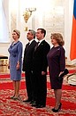 Официальная церемония встречи. Светлана Медведева, Серж Саргсян, Дмитрий Медведев, Рита Саргсян.