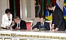 Signing of Russian-Brazilian bilateral documents. With President of Brazil Luiz Inacio Lula da Silva.