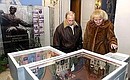 И.Чайковского. Во время осмотра экспозиции музея.