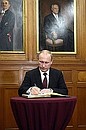 Vladimir Putin signed the distinguished visitors’ book following a meeting with Austrian business community leaders.